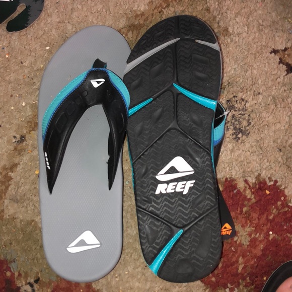 Men’s Reef Flip Flops - Picture 3 of 3